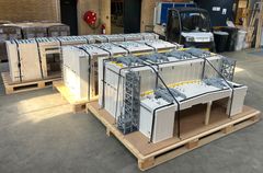 En stor model af tunnelfabrikken i LEGO klodser spiller en central rolle i udstillingen.