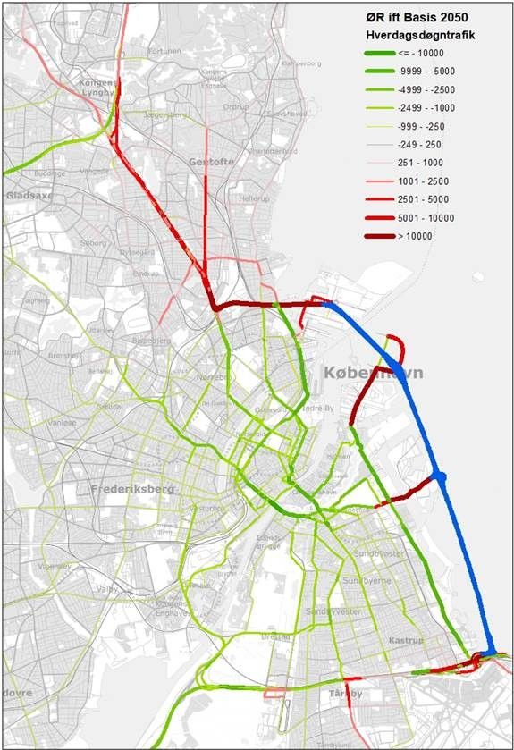 Kortet viser, hvordan hverdagsdøgntrafikken vil ændre sig i år 2050 med anlæg af Østlig Ringvej, der på kortet er angivet med blå markering. Grønne veje vil få mindre trafik, mens røde veje vil opleve en stigning i trafikken. Kortet viser hvordan, Østlig Ringvej i år 2050 vil lede trafikken uden om det centrale København, mens tilkørselsveje som Helsingørmotorvejen får mere trafik. Foto: Sund & Bælt.