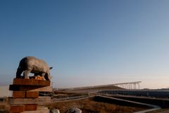 Skulpturen "Naturen Vakler" er opsat ved udsigtspunktet Pilen i Rødbyhavn.