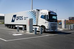 DFDS' ellastbil ved Norlys' ladestander til tung transport på Esbjerg Havn