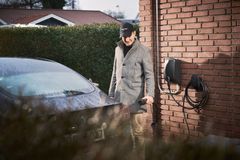 Som elbilejer er der flere ting, du selv kan gøre for at køre længere på en opladning.