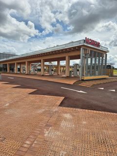 Fredag d. 10. juli åbner Norlys en ny lynladepark ved Vejle, hvor elbilister kan nyde et pusterum i grønne arealer. For at markere åbningen vil det være muligt at lade bilen helt op lynhurtigt op for bare 0 kroner.