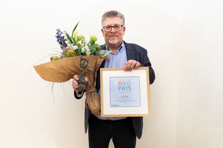 Ole Roed, food and retail chief i Fårup Sommerland modtog Årets Økopris 2024 for sit store og vedholdende arbejde for at få mere økologi ind i forlystelsesparken.