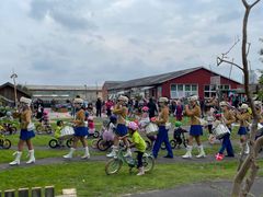 Gladsaxe Garden spillede og marcherede rundt på cykelbanen og ungerne fulgte efter i et flot og festligt optog.