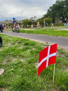 Cykelbanen blev straks taget i brug af børnene ved indvielsen.