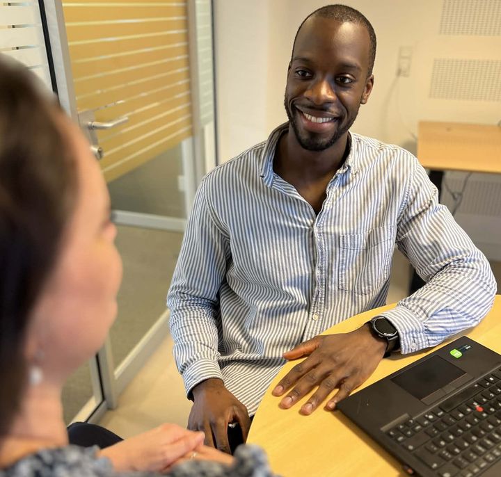 Visitator Bethel Wandt Makumbur bruger den nye AI-løsning i sine visitationsbesøg.