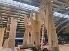 Alle klatrevægge er i bæredygtige materialer og handlet i Skandinavien. Både bæredygtighed og æstetik er således højt prioriteret i opbygningen af klatrehallen.