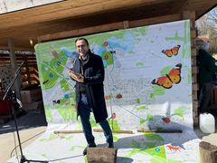 Borgmester Serdal Benli var med til at markere åbningen af Svalens Naturkort, der blev afholdt i Børnehuset Mosen i dag.