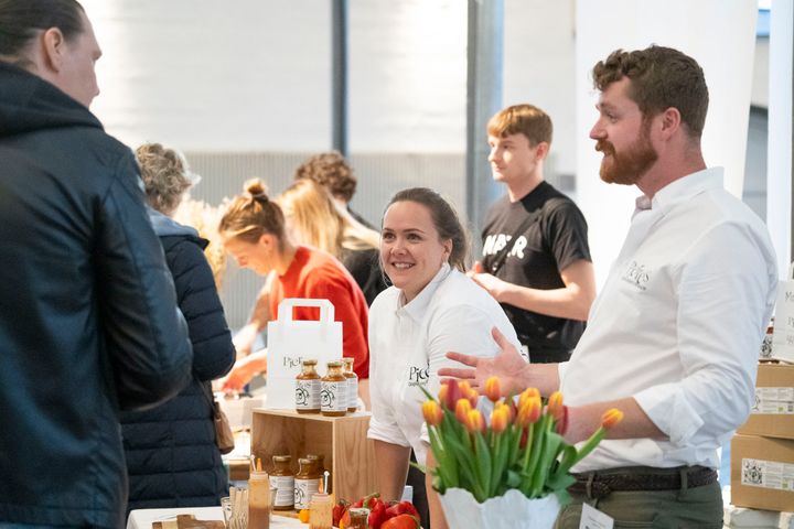 Plant Food Festival er landets største messe for plantebaserede fødevarer og finder sted i Øksnehallen i København den 1. og 2. november 2025.
