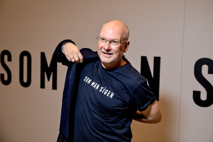 'Hver fugl synger med sit næb' er et vigtigt kulturpolitisk statement, som HK Kommunal med Jytte-prisen hylder sprogforsker Michael Ejstrup for. Mangfoldighed er en dyd, og det personlige sprog er nærmest en menneskeret, lød det fra HK Kommunals næstformand Kasper Ejlertsen i motiveringen.