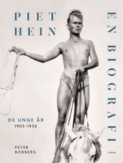 Bogens forside viser en ung Piet Hein til hest. Forsiden er designet af Vinnie Andersen.