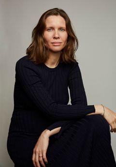 Kristin Vego, der vandt flere debutantpriser for sin novellesamling, romandebuterer med "Sent på dagen".