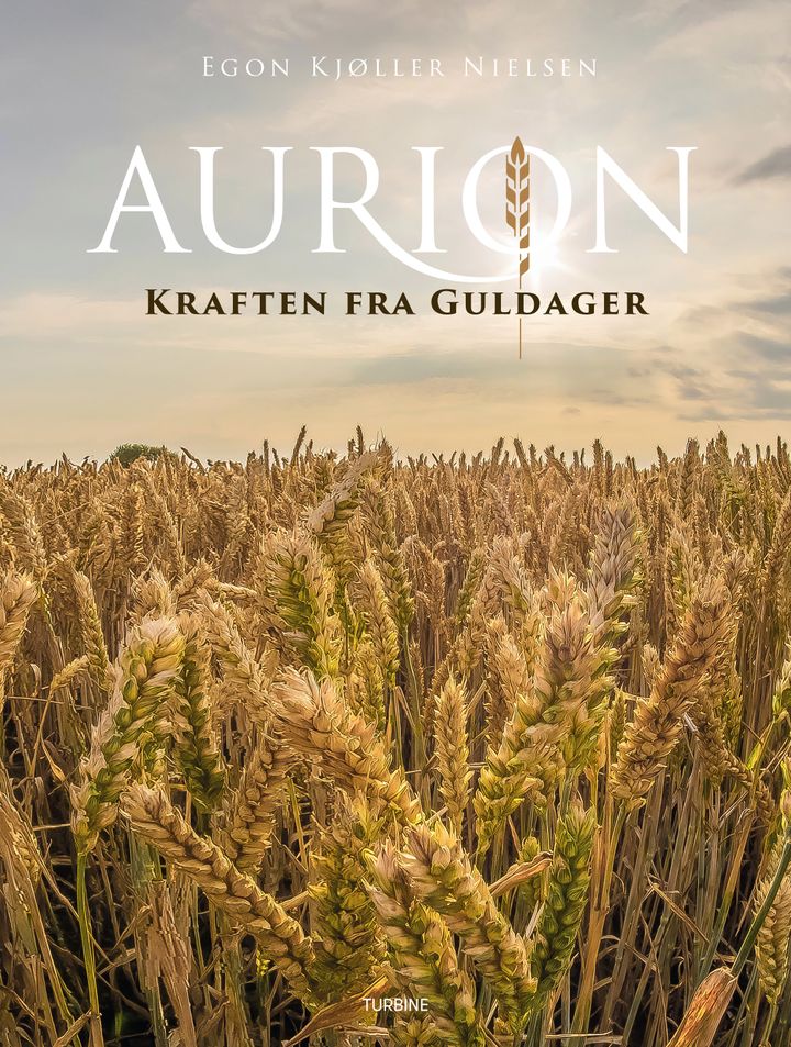 Forside af bogen "Aurion: Kraften fra Guldager" med et billede af en kornmark.