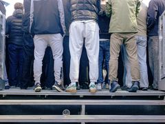 Peter Maunsbach har fanget AGF's der må stå på tæer og tæt under en kamp på Vejlby Ceres Park. Bogen indeholder flere stemningsfulde og rå billeder.