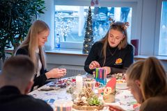 Der laves juleklip i en af værkstederne