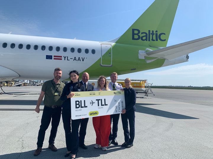 Den nye ruteåbning vækker smil hos repræsentanter fra både airBaltic og Billund Lufthavn