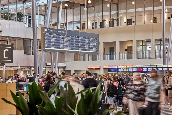 Billund Lufthavn som den første i Danmark har fået godkendt, at rejsende nu må medbringe beholdere med mere end 100 milliliter væske i håndbagagen.
