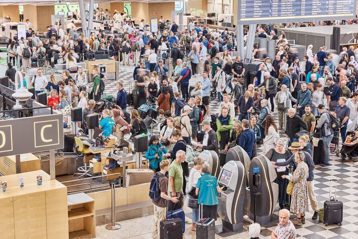 Med rekordresultatet står Billund Lufthavn stærkt i en konkurrencepræget branche. Det er lufthavnens forventning, at der forsat bliver genvundet en del af den trafik, der gik tabt i 2025. Her spiller blandt andet Norwegians tilstedeværelse en central rolle. Selskabet har annonceret åbningen af en række nye ruter fra Billund i foråret 2026. Det udvider markant antallet af direkte destinationer og styrke lufthavnens samlede tilgængelighed.