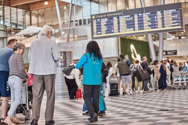 Ferien starter før flyet letter: For mange handler en god rejse ikke kun om destinationen, men også om oplevelsen undervejs. Med lidt planlægning hjemmefra og de nye muligheder i Billund Lufthavn kan sommerferien begynde med ro i stedet for kø og stress.