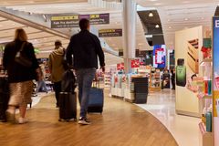 Billund er blevet et stærkt udgangspunkt for sommerferien. Vi har oplevet en sæson med fyldte fly, høj efterspørgsel og meget tilfredse gæster. Alle vores sommergæster fra Billund flyver med Sunclass Airlines, og de kvitterer med rekordhøje vurderinger af både flyoplevelsen, servicen i lufthavnen og rejsemålet. Samtidig er der kun ganske få pladser tilbage på afgange frem til slutningen afseptember, så det er ved at være sidste chance for dem, der drømmer om en sensommer i solen, siger kommunikationschef Sofie Folden Lund, fra Spies.