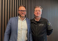 OK's markedsdirektør Kenneth Risborg Korsgaard (tv) og GodEnergi's CEO Jan Darville (th).