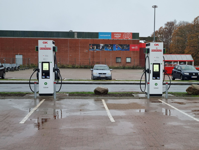 To 120 kW-ladestandere ved BAUHAUS i Odense.