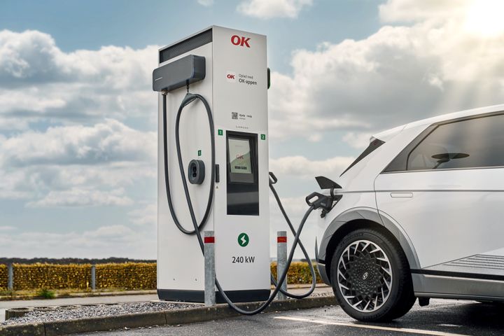 Hvis du kører effektivt, behøver du ikke oplade bilen helt så ofte. Foto: OK