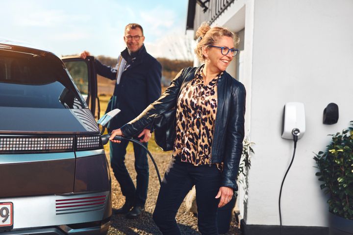 Der er meget at forholde sig til som ny elbilsejer, men med den rette viden kan man både spare penge og undgå trælse situationer. Foto: OK