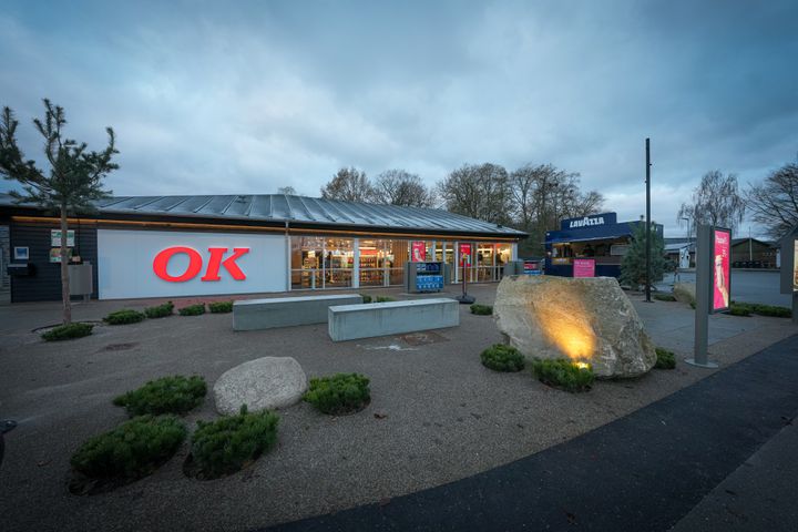 Fra i dag fungerer butikken i Ødum som testbutik for OK’s helt nye butikskoncept. Erfaringerne skal bruges, når konceptet rulles ud på de seks nye motorvejsstationer. Foto: OK/Frederik Sindberg.