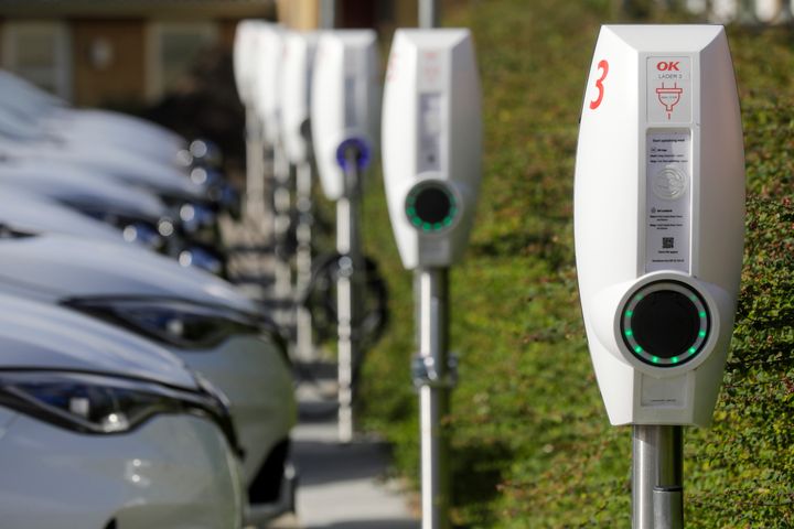Energiselskabet OK etablerer adskillige 22 kW ladestandere i Frederiksberg Kommune, hvor det nu bliver nemmere at lade elbilen. Foto: OK