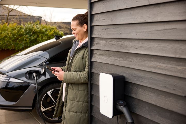 Når temperaturen falder, falder rækkevidden også. For nogle biler kan den reelle rækkevidde i kulde være 40 procent lavere end den rækkevidde, producenten angiver under optimale forhold.