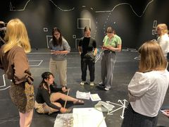 55 antropologistuderende fra Aarhus Universitet præsenterer udstillingen 'Aarhus - ind i mellem'.