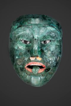 Jademaske fra den magtfulde hersker Yuknom Ch’en I’s grav i Jaguartemplet. Han var grundlægger af Slangedynastiet i Dzibanche og regerede fra 402 til 455 e.v.t.