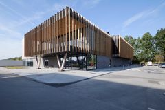 Totalentreprenøren Gråkjær og IC Arkitekter har stået for opførelsen af hallen og samarbejdet om at indfri NEXT krav til byggeriet.