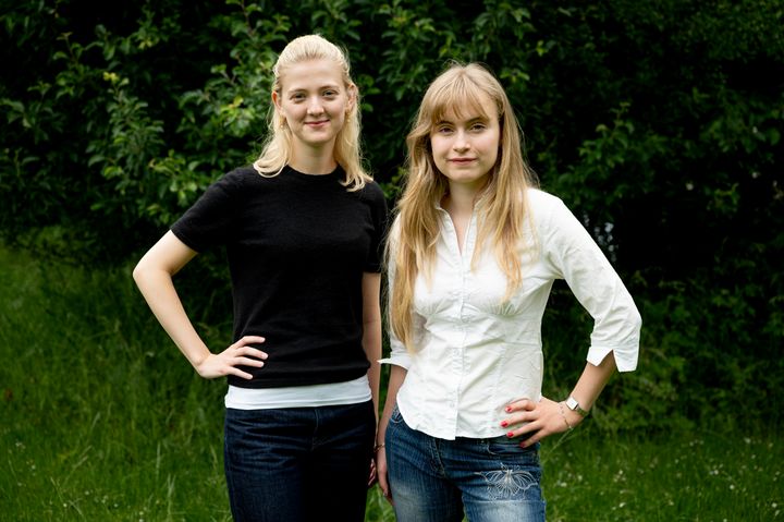 Billedet viser Alexandra Dagmar Lund Rasmussen (tv) og Emma Skyggebjerg Kjær (th), som er udpeget som EU-ungdomsrepræsentanter.