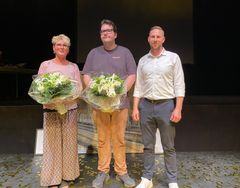 Vinderne af Social Pris 2023. Fra venstre: Grace Ahrendt Christensen fra FGU Næstved, Hampus Hansen og Dennis Wolthers fra Bauhans Næstved.