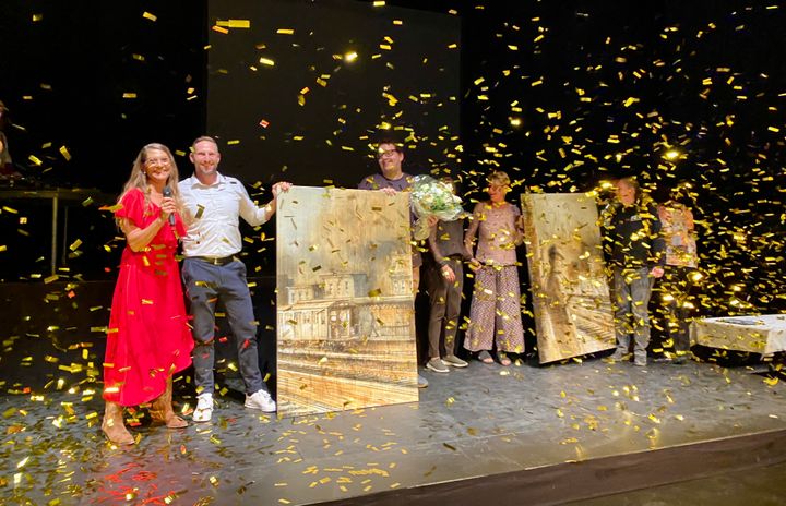 Det regnede med guldkonfetti, da vinderne af Social Pris 2023 blev afsløret til prisuddelingen i Ny Ridehus.