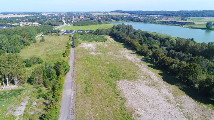 Tæt på Glumsø Sø kan man snart bygge sit drømmehus, flytte i almen bolig eller i rækkehus.