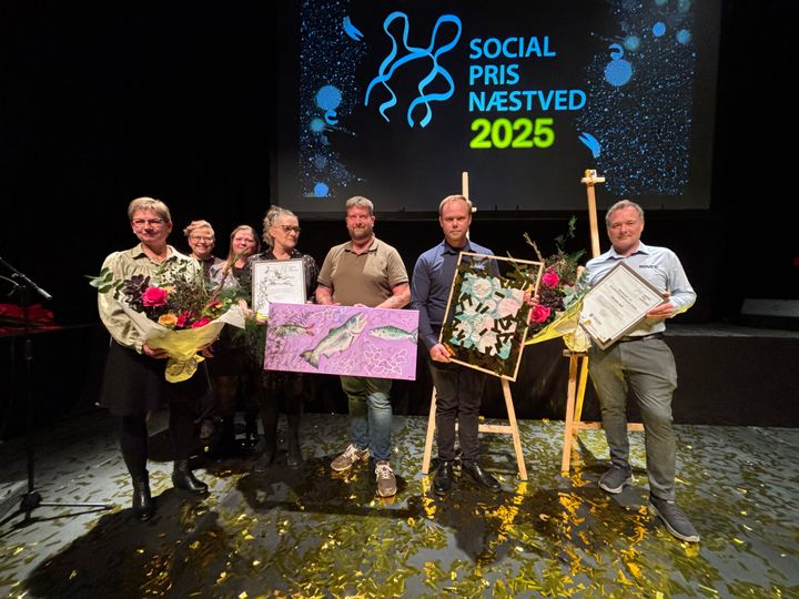 Modtagerne af Social Pris Næstved 2025 blev Næstved Madservice og Nimatic ApS. Fra venstre er det: Lene Olsen, Marianne Stougaard, Maria Nielsen, Sanne Hansen og Jakob Buch fra Næstved Madservice. Derefter Mads Nielsen og Per Nielsen fra Nimatic ApS