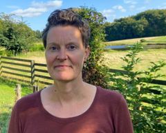 Projektleder i Team Vand og Natur Anja Rasmussen har sammen med sine kolleger afholdt 160 indledende samtaler med lodsejere, hvis jord indgår som en del af et projektforslag for at omlægge arealer til mere natur. Målet er at skabe bedre vilkår for vandmiljø, natur, biodiversitet og drikkevand.
