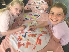 Op til Børnekulturfestivalen 2025 besøgte skoleelever Billedskolen på Rønnebæksholm i forbindelse med projektet, "Vind i Sejlene". Børnene dekorerede store beachflag, som blev brugt til udsmykning af byrummet i forbindelse med både Børnekulturfestivalen i maj og Træskibsfestivalen i pinsen.