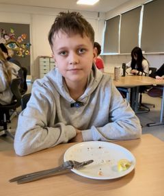 Malthe Egholm fra 5. klasse på Vesterlandsskolen afdeling Fuglebjerg kan godt lide, at hele klassen nu får det samme at spise.