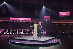 Lørdag i Arena Næstved var det 20. gang, at Danmarks Indsamling løb over skærmen for at vise, at vi er et lille land med et stort hjerte. Hele Danmark samlede i dette års show over 100 millioner kroner ind til børn i verdens glemte kriser.