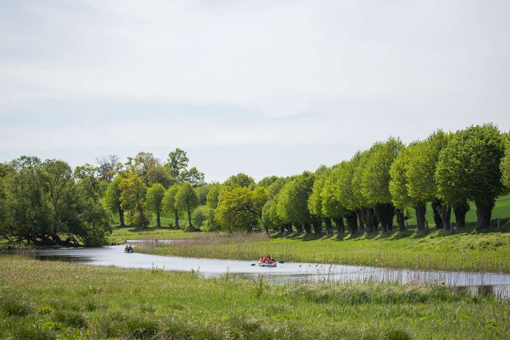 Vandreruten Sølvbæltet bliver et sammenhængende forløb fra Karrebæksminde til Faxe Ladeplads. Ruten snor sig gennem en af Danmarks stemningsfulde egne, hvor man møder stille fjorde, dybe skove, herregårdslandskaber og åbne vidder. Undervejs vil vandrerne kunne opleve udsigtspunkter, kulturspor, lokale fortællinger og et landskab, der ændrer karakter fra kyst til kyst.