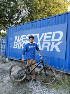 Talentprisen gik i 2025 til Anders Jørgensen, Jonas Lykkebo og Marinus Simmelhag for deres engagement i og udvikling af Næstved Bikepark. På billedet er det Marinus Simmelhag.