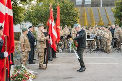 Parade ved Stenen for Danmarks Udsendte, taler samt blomsterlægning kl. 11 på Grønnegades Kaserne Kulturcenter.