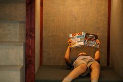 Læsning, kreativ udfoldelse og fantasifulde lege fylder hverdagen i børnebiblioteket, hvor mange familier er blevet faste gæster det seneste år.