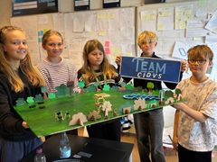 6. klasserne fra Fladsåskolen afdeling Mogenstrup deltager i lokalfinalerne i Projekt Edison. Team C.I.D.V.S fra 6.B. deltager med en idé om en stor aktivitetspark for børn og unge i Mogenstrup.