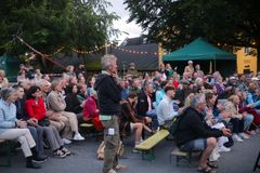 Fra en aftenforestilling under Gadeteaterfestivalen Street Cut 2024