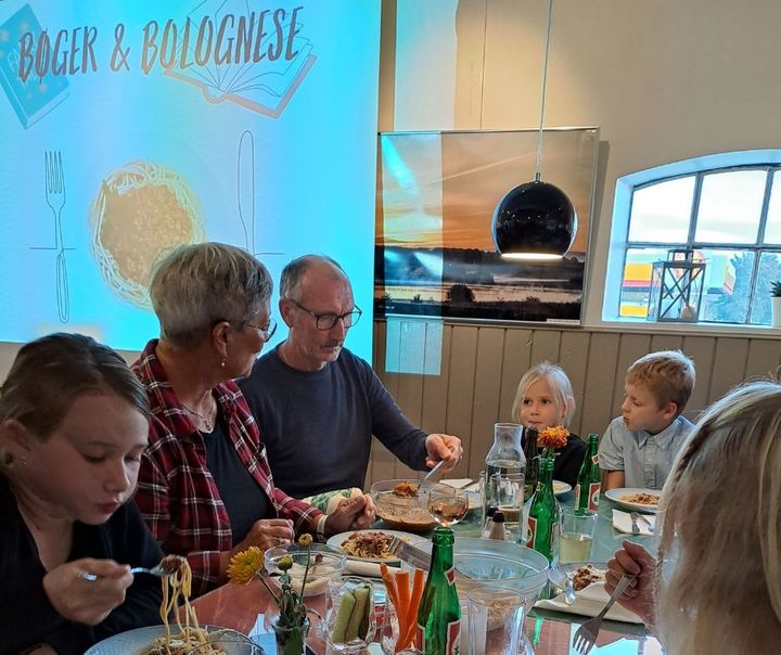 Der er altid masser af hygge, god mad og spændende historier til 'Bøger og Bolognese' i Glumsø.